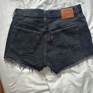 Used - Like New - Black Levi’s 501 denim shorts - Size 29